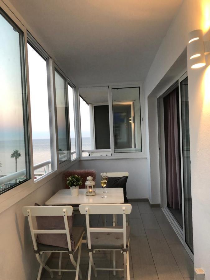 Victoria Luxury Beachfront Apartment In Benalmadena Costa Bagian luar foto